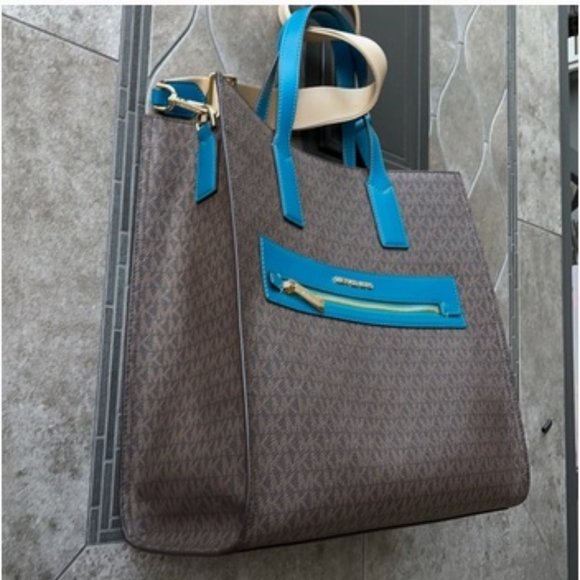 Michael Kors Kenly Large Tote - Picture 3 of 16